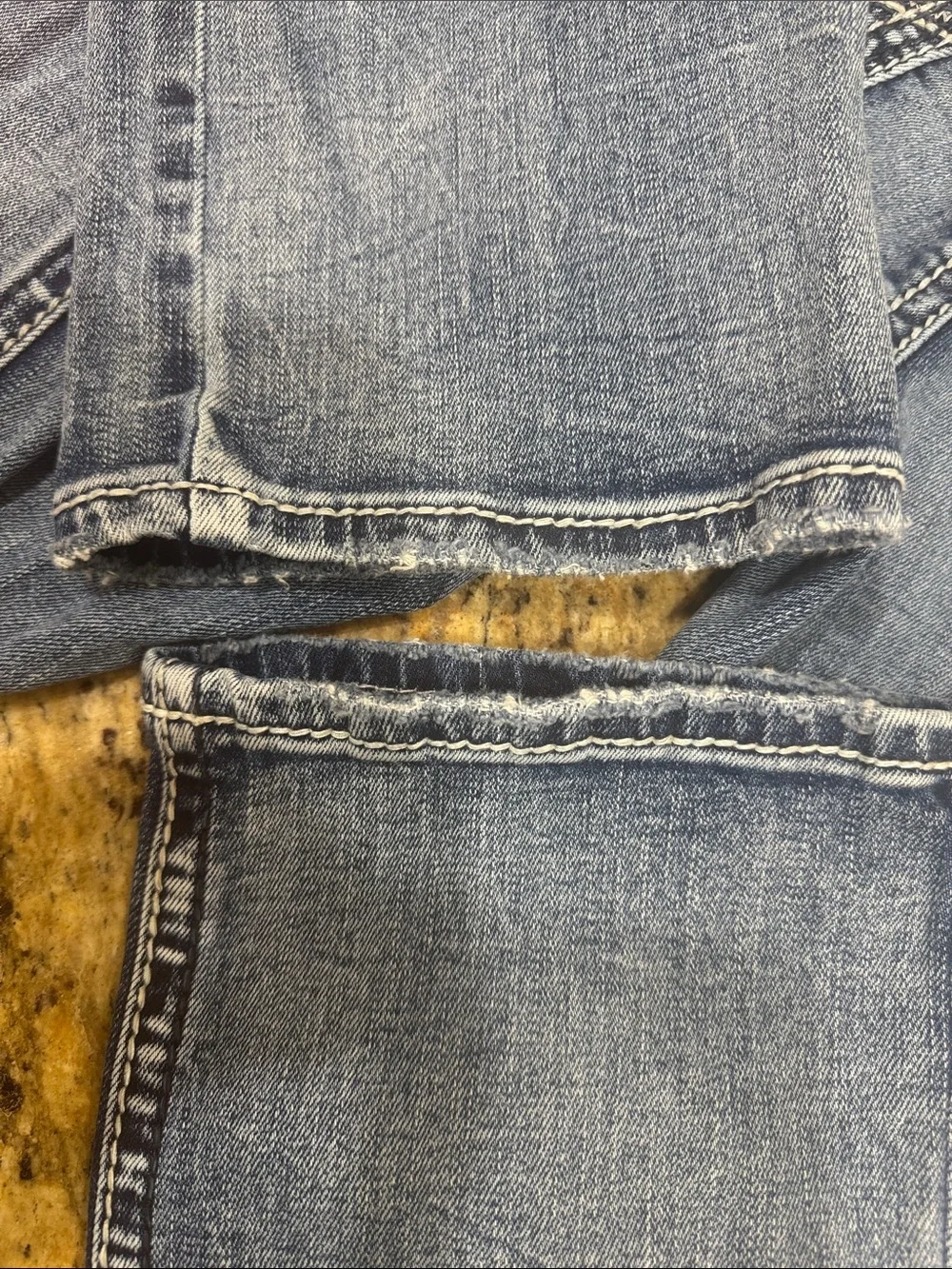 Silver Jeans Women’s Straight Leg Jeans in Medium Blue Wash 27/33
